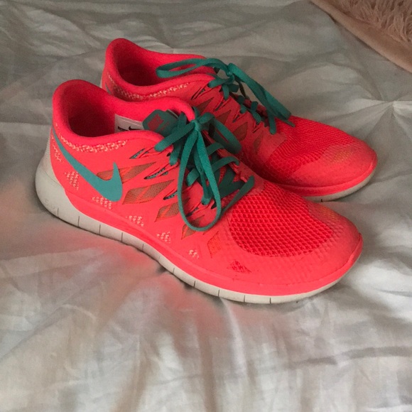 NIKE RUNNING SHOES - Picture 1 of 6